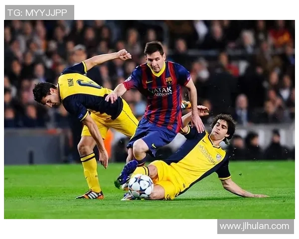 足球明星化身路人街头踢球引发热议展现真实足球魅力