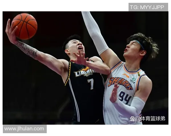 深入分析上海篮球队的节奏打法与战术特点解析 深入分析上海篮球队的节奏打法与战术特点解析